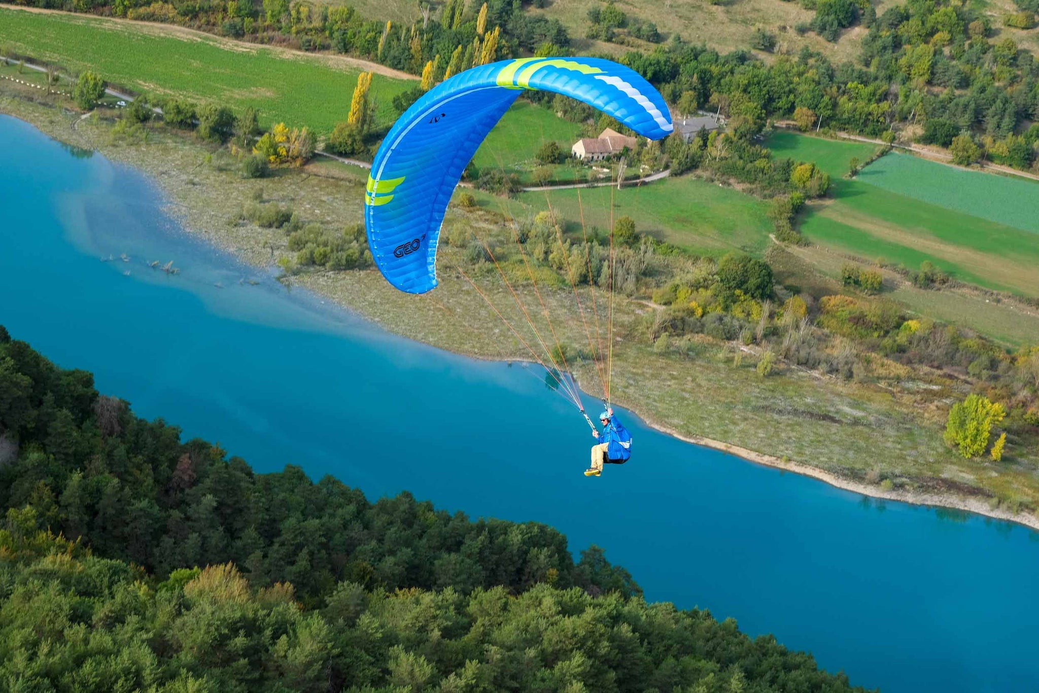 Soar Safely: A Beginner's Guide to Paragliding and Top Picks from Paragliding Shop