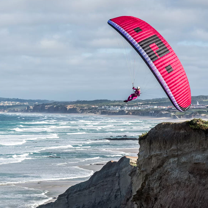 Where can I do a tandem paragliding flight in Byron Bay?